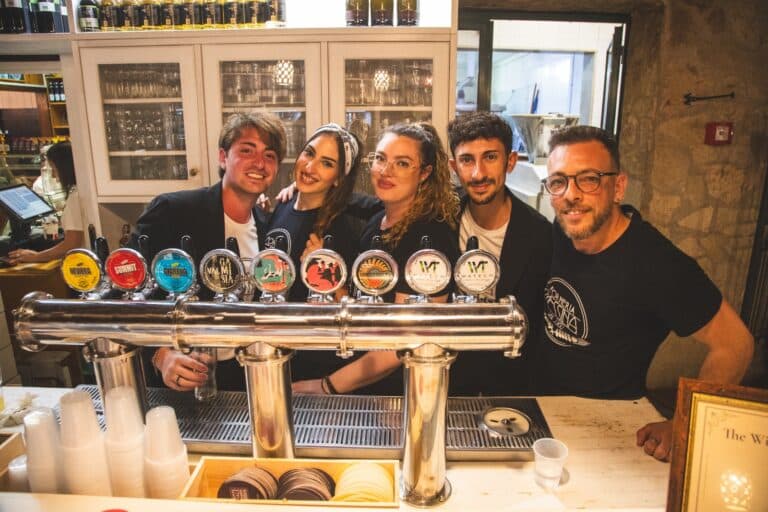 lavora con noi